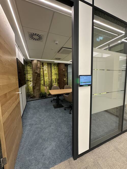 Photovoltaik Panels auf Bürogebäude durch ERN Elektrosysteme in Hunsrück