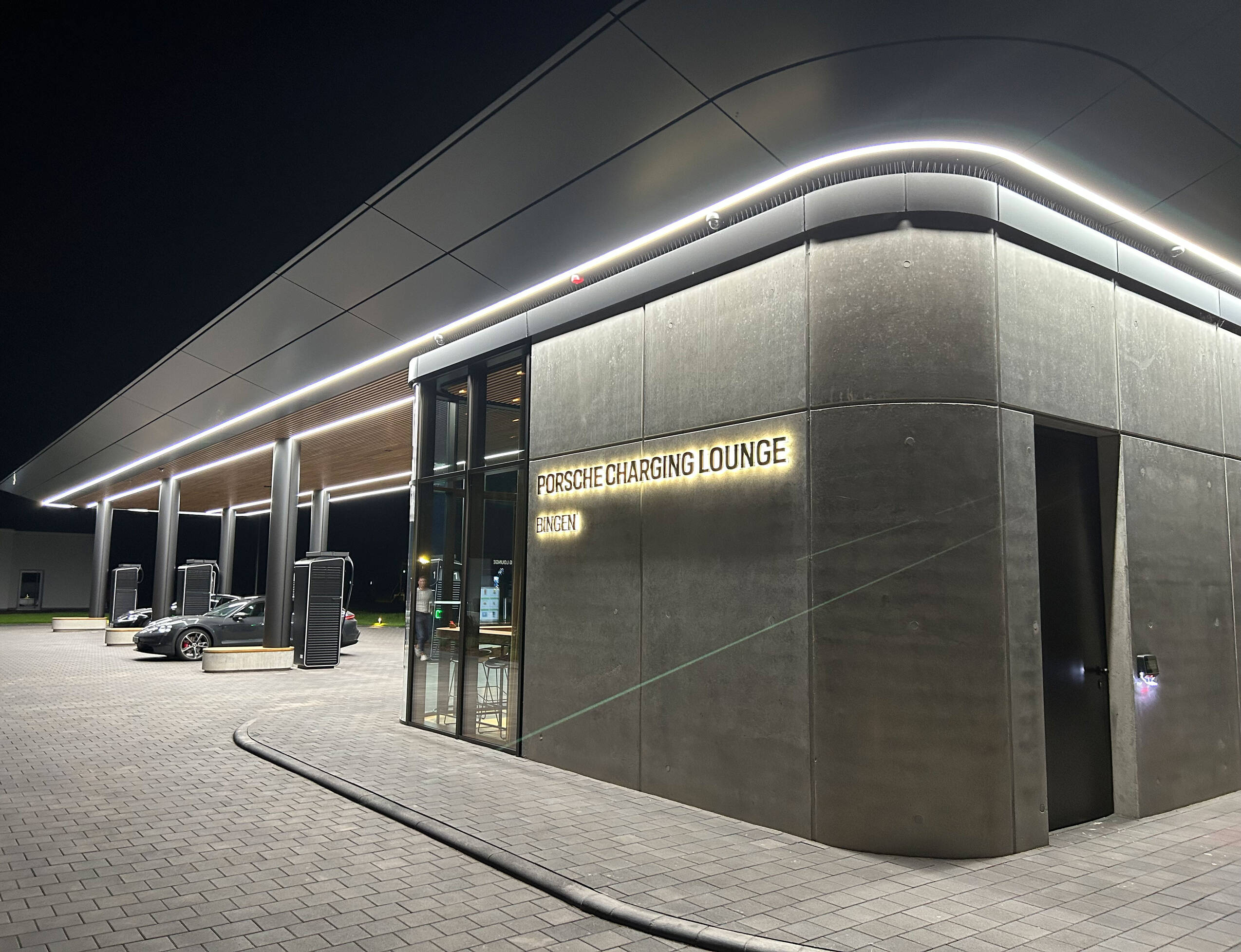 Porsche charging lounge referenz