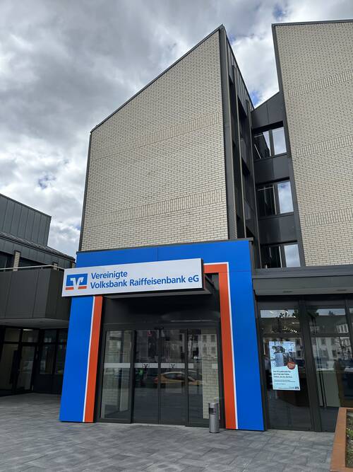 Ladestation für Elektromobilität im Gewerbeareal von ERN Elektrosysteme in Hunsrück