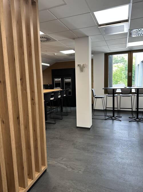 Serverschrank Netzwerktechnik in Büroräumen durch ERN Elektrosysteme in Hunsrück